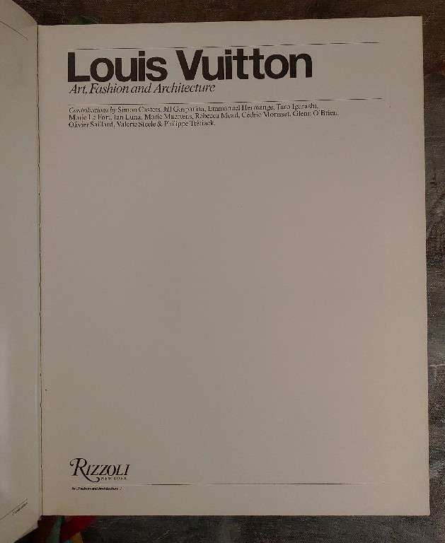 Louis Vuitton: Art, Fashion and Architecture: Gasparina, Jill, O'Brien,  Glenn, Igarashi, Taro, Luna, Ian, Steele, Valerie: 9780847833382: :  Books